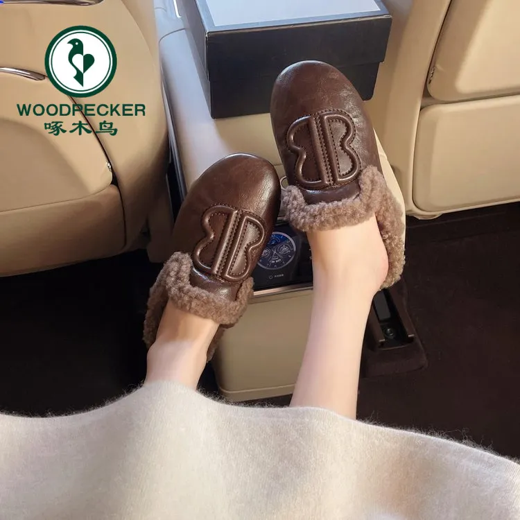 啄木鸟包头半拖鞋秋冬外穿2025新款平跟软底时尚懒人穆勒鞋ins潮