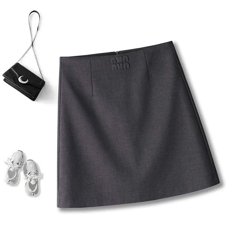 拉夏贝尔半身裙女2025夏新款刺绣灰色时尚小个子高级感A字短裙子