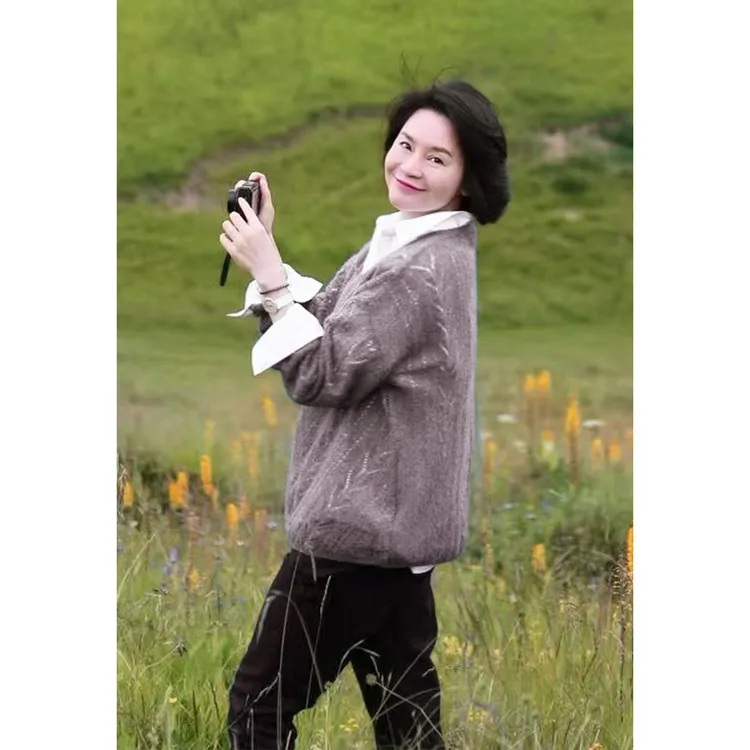 我是摩羯黑标美人鱼山羊绒德国Stoll机挑孔绞花V领针织衫