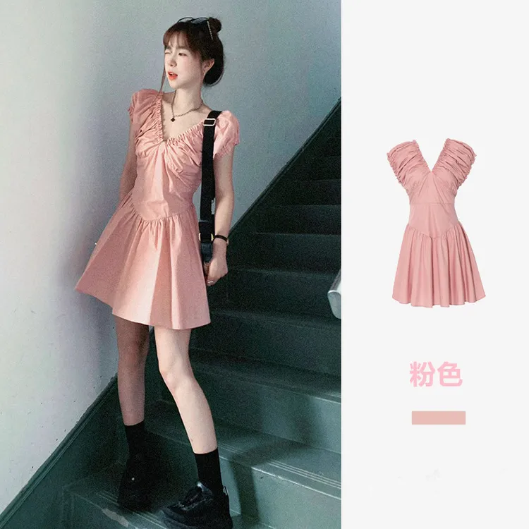 小美福利店新款茶歇V领气质性感海边连衣裙2024夏新款减龄百搭纯
