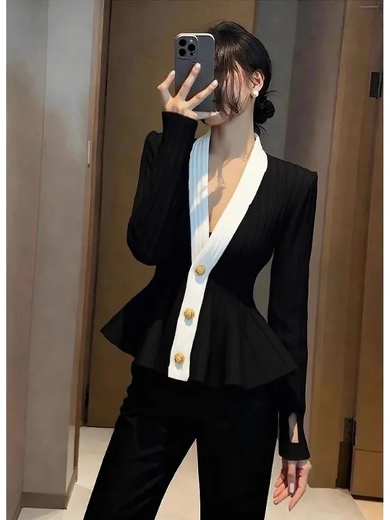 秋冬韩系chic氛围感上衣穿搭轻熟气质温柔慵懒松弛感黑色针织开衫