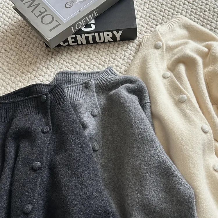 【米可家】斜纽扣小立领加厚松软毛衣开衫10072