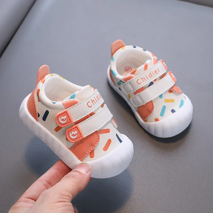 春秋防滑学步鞋皮面婴儿鞋0-3岁2软底小童鞋防撞包头女童机能鞋子