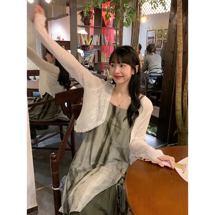 现货春季新款温柔风连衣裙设计感扎染撞色别致吊带裙百搭开衫