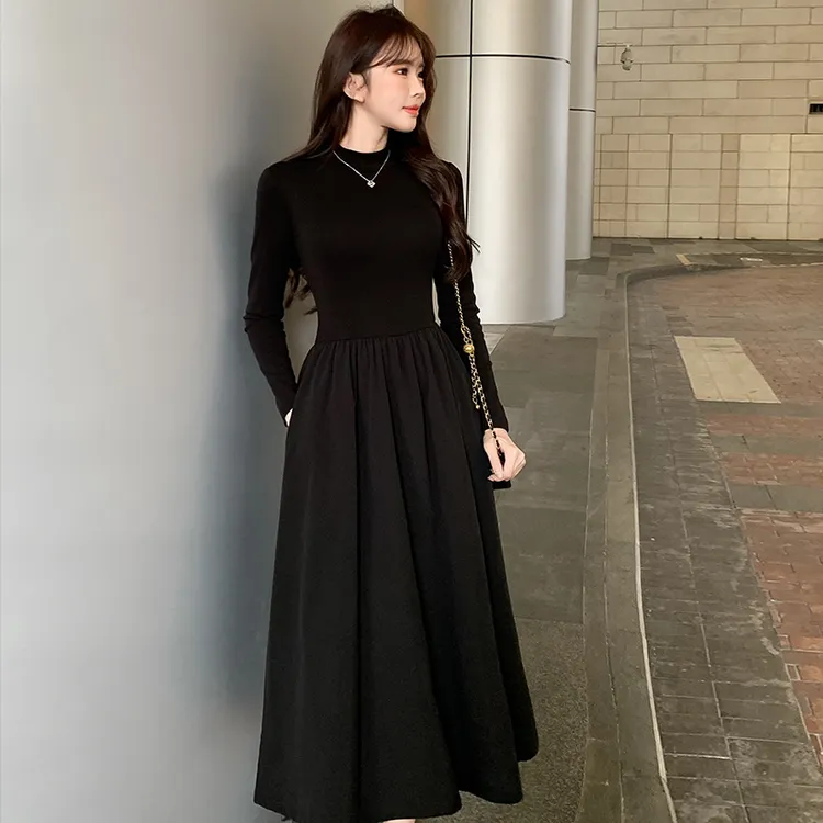 半高领赫本风小黑裙秋冬新款气质显瘦高级长裙内搭复古法式连衣裙