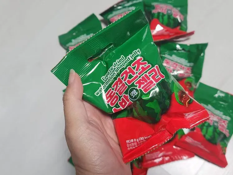 韩国水果味冻干结软糖地球毛毛虫形状好吃零食