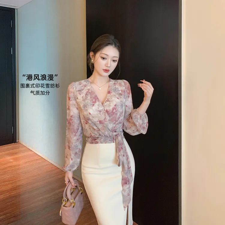 林关关【港岛玫瑰】围裹式交叠设计V领印花雪纺衫轻熟气质上衣女