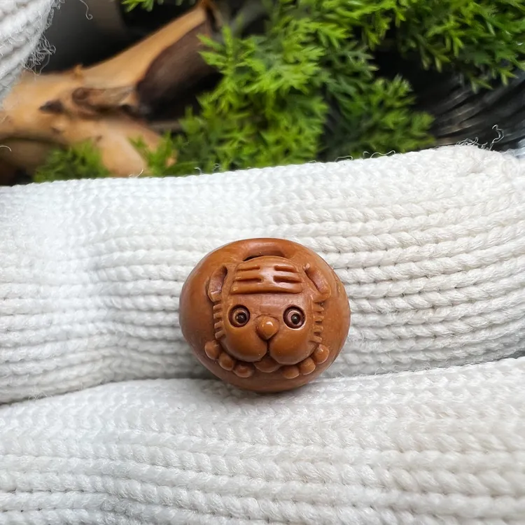 龙纹桃核雕刻生肖虎（14毫米左右）
