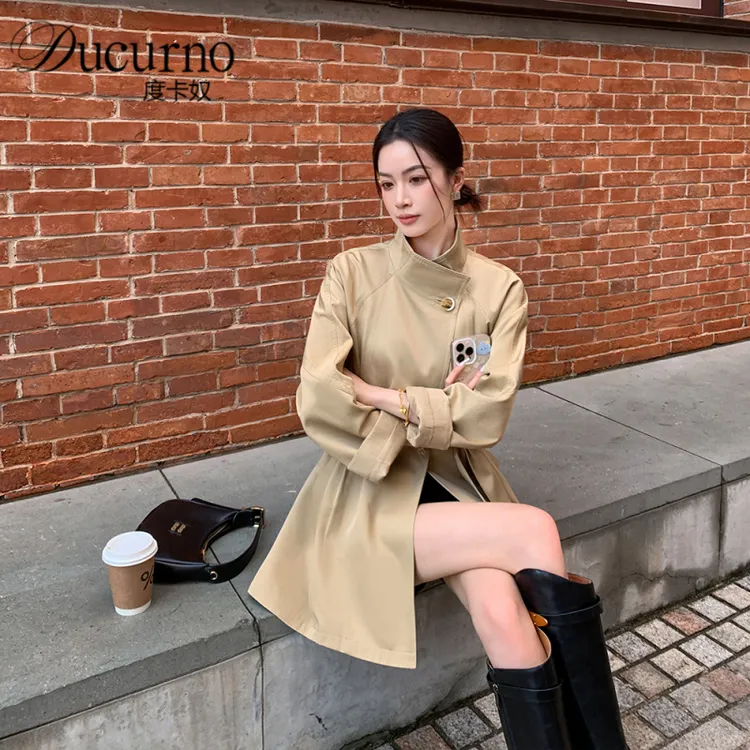 复古卡其色立领一字扣修身风衣女2025年秋季新款短款小个子外套