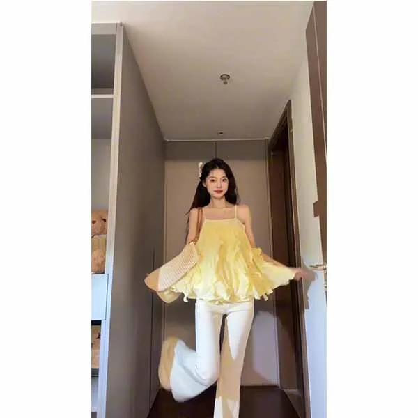 法式外穿黄色荷叶边吊带背心女装夏感绝美减龄纯欲上衣长裤套装