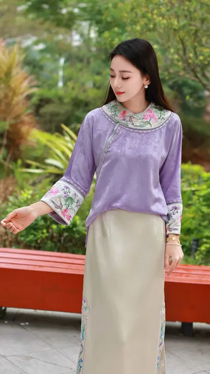 新中式百搭日常醋酸提花圆领清新荷莲刺绣上衣女