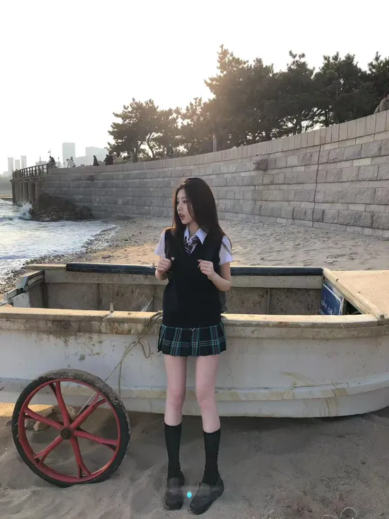 春夏新款学院风POLO领短袖衬衫藏蓝色马甲女高腰a字半身裙三件套