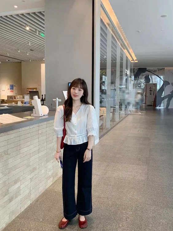 2025秋季新款法式气质v领白色衬衫女纽扣上衣百搭休闲阔腿裤套装
