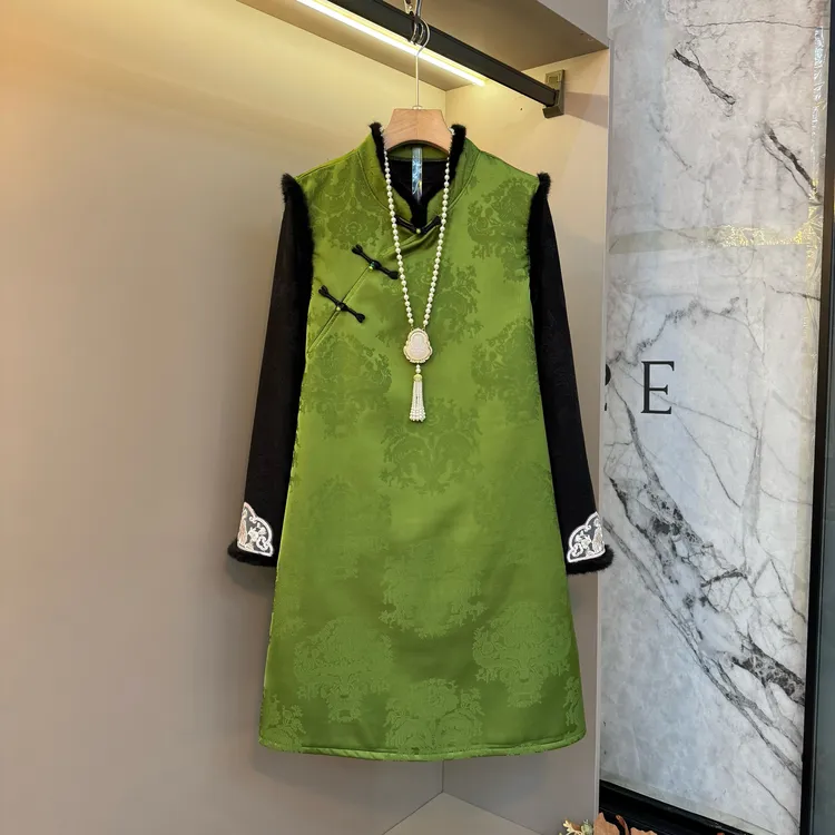 2025年秋冬欧货新款新中式胖mm时尚气质设计内搭+马甲裙套装9308