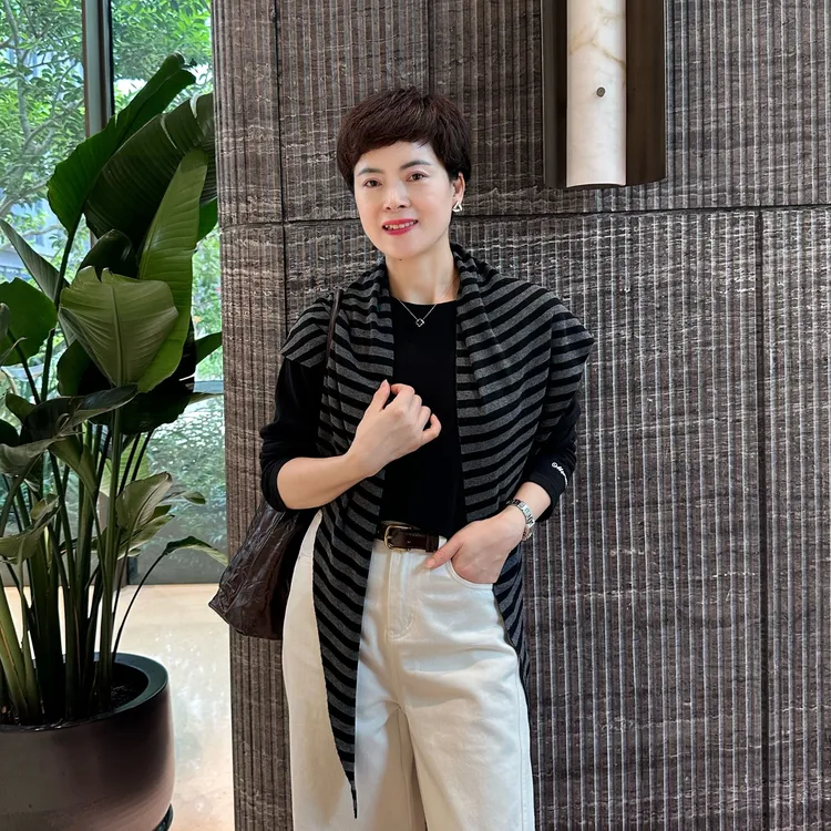 极简风不褪色休闲风通勤秋季披肩休闲宽松潮流显瘦针织衫