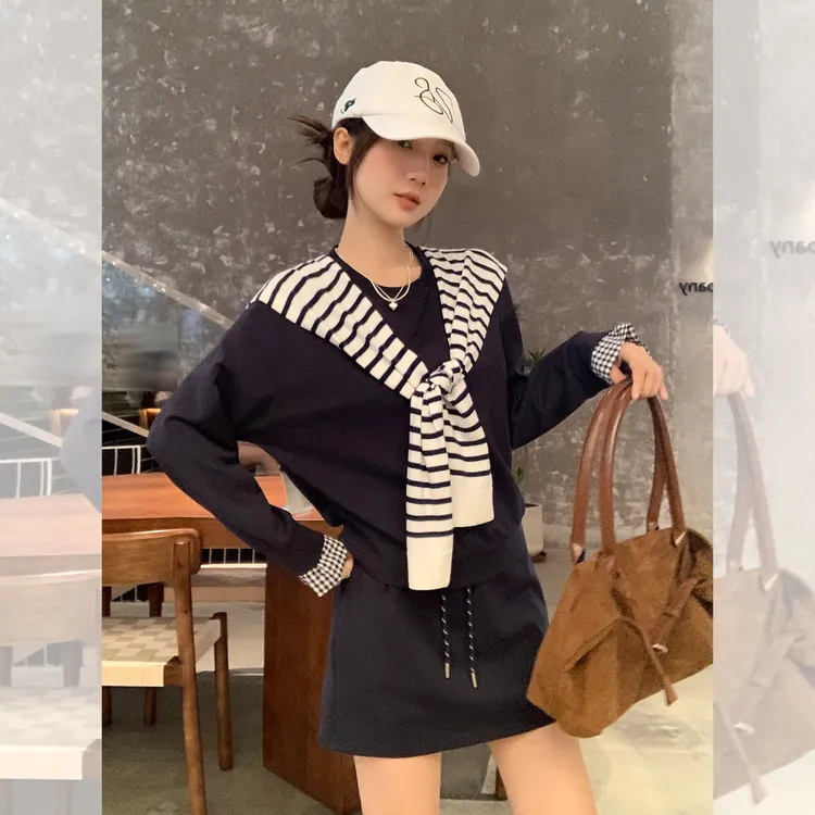 藏蓝色设计感美式复古拼接长袖卫衣女2025秋季新款配条纹披肩套装