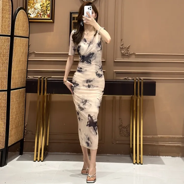 气质轻奢女人味性感V领显瘦包身修身时尚百搭中袖网纱包身连衣裙