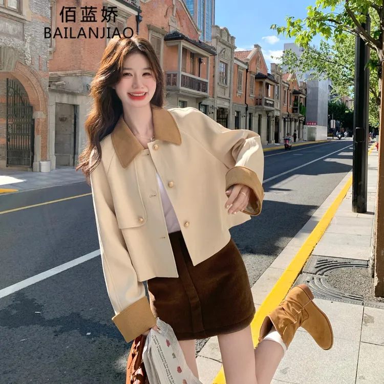 巨好看卡其色拼接翻领短外套女早秋2025超火休闲减龄小香风上衣