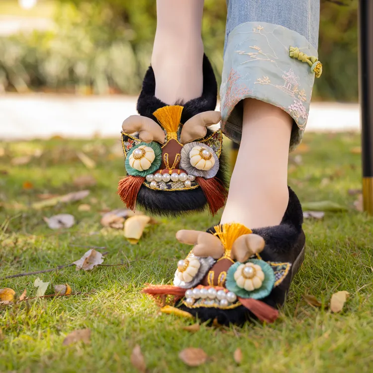 轻奢鞋子百搭虎头鞋女款毛毛棉鞋纯手工布鞋潮鞋国风原创绣花鞋