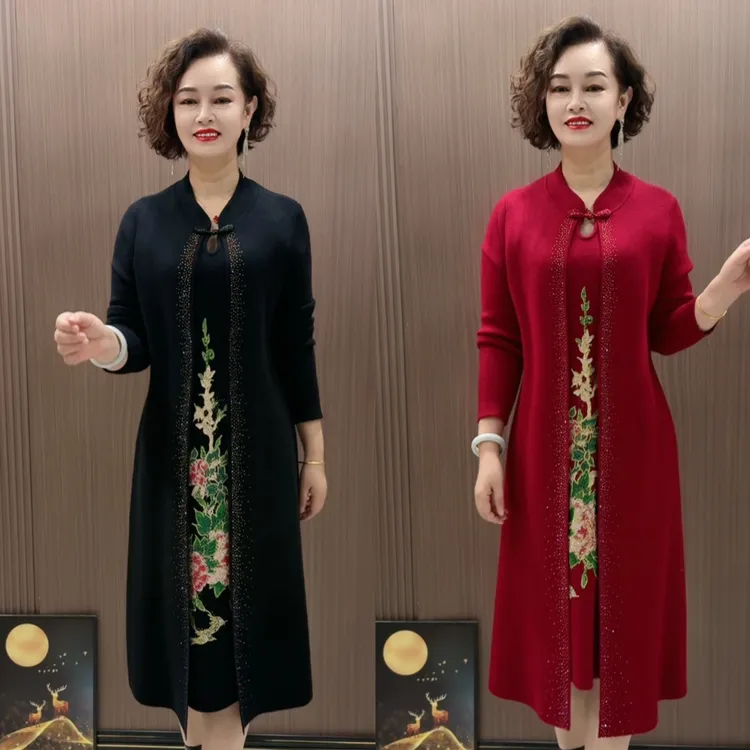 时尚显瘦高贵气质水滴领刺绣高档针织假两件连衣裙秋冬裙子