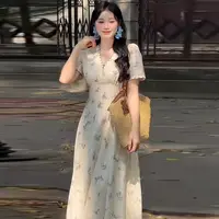 法式碎花v领短袖连衣裙女2025夏季绝美度假收腰大摆初恋长裙