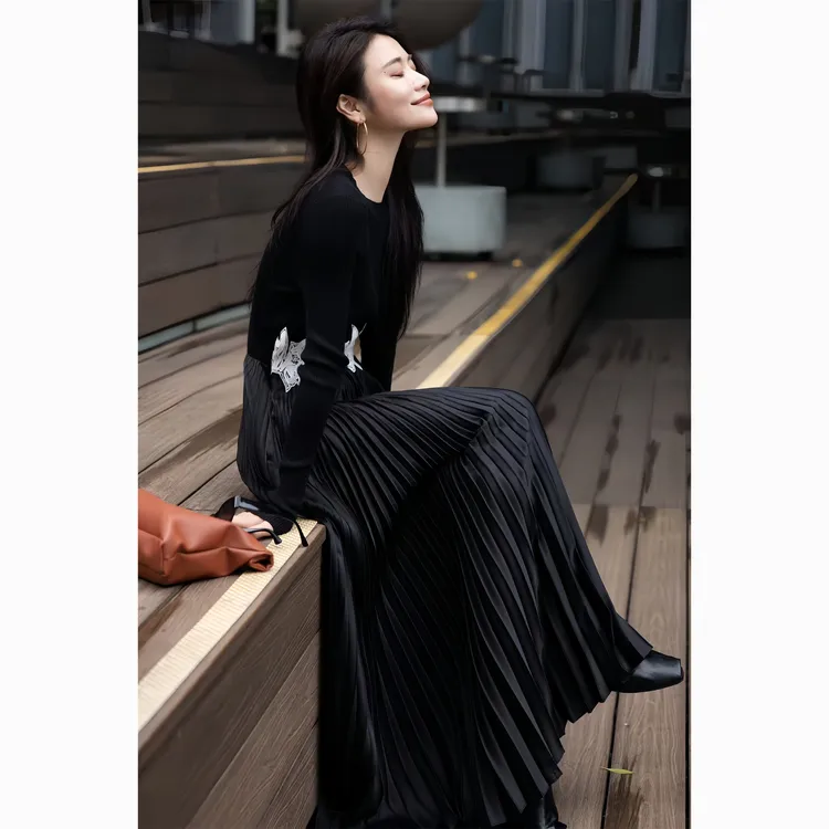 ZEROYK轻奢名媛气质连衣裙设计感针织拼接刺绣压褶修身显瘦百褶裙