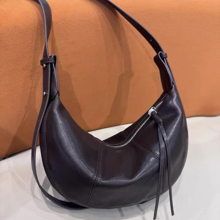 百豆真皮牛角包韩式双根轻奢风2025纯色法式单根通勤风斜挎包