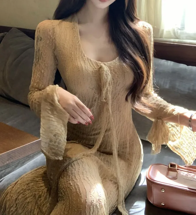 克拉恋人 法式慵懒感两件套V领长裙吊带连衣裙