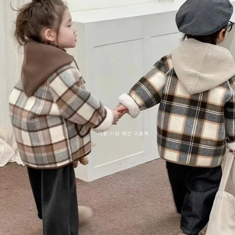 男童毛呢外套呢子大衣2024冬款男女宝宝加绒一体绒炸街格子冬装