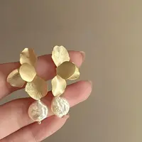 合金耳饰 小众设计高级金属花朵珠珠吊坠ins耳环法式流苏耳钉耳饰