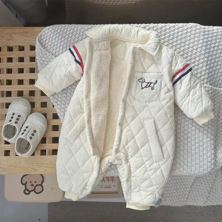 婴儿加绒连体衣宝宝秋冬衣服韩版洋气小月龄冬季外出爬服保暖外套