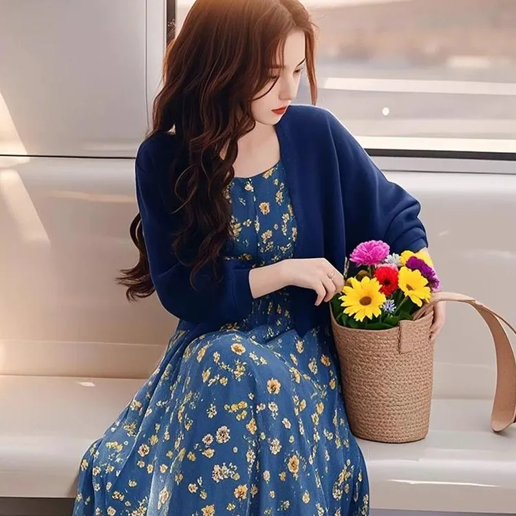 2025年春季穿搭一整套设计感针织开衫气质碎花吊带连衣裙两件套女