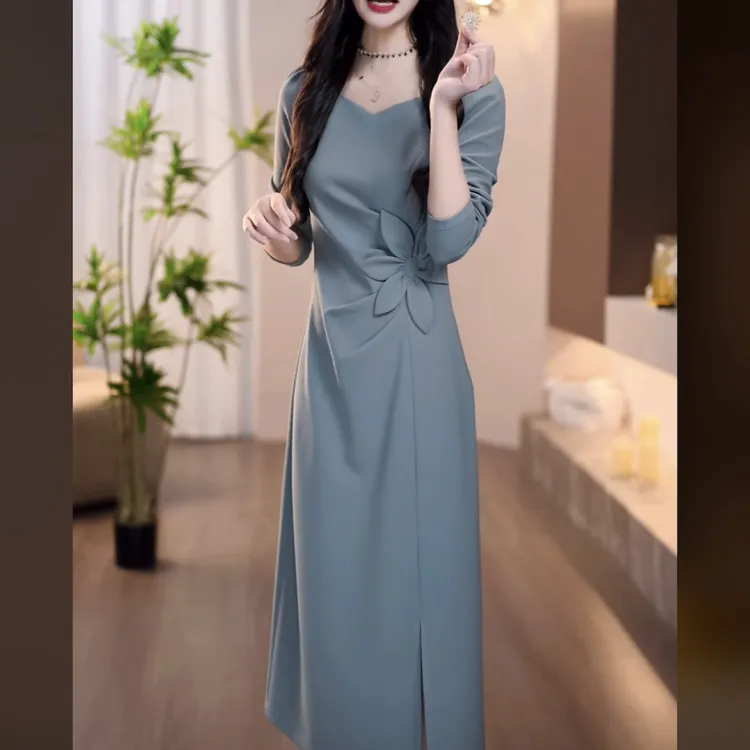 2025秋季新款莫兰迪蓝腰部浮花名媛优雅时尚气质显瘦连衣裙