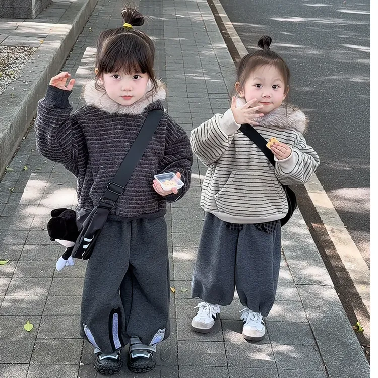 2025冬季新款条纹连帽加绒卫衣慵懒风宽松宝宝上衣男女童保暖外套