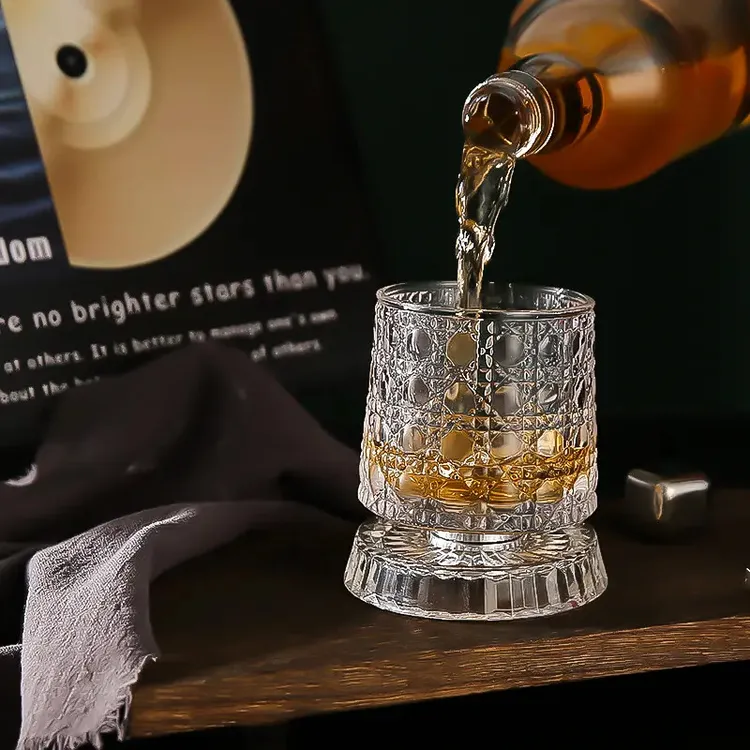 洛诺兔解压杯家用厚款可旋转酒杯玻璃杯锤纹网红洋酒杯威士忌酒杯