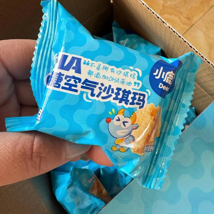 小鹿蓝蓝DHA0蔗糖空气沙琪玛鳕鱼松牛乳草莓鸡蛋传统糕传统糕点