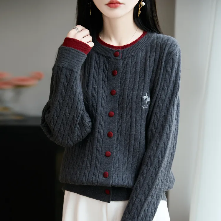 微胖mm春秋大码女士刺绣毛衣遮肚子巨显瘦上衣内搭针织打底羊毛衫