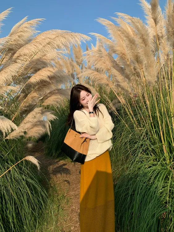 【恰似暖阳】秋冬高级感杏色针织上衣减龄显瘦黄色直筒半身裙两件套