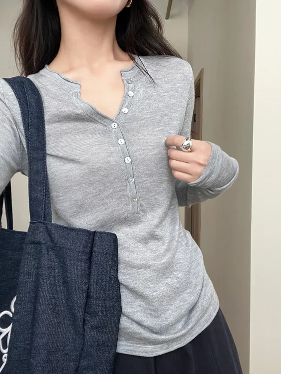 美式灰色亨利领针织衫女秋季老钱风穿搭薄款修身内搭打底长袖上衣
