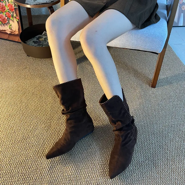 秋冬爆款小个子内增高中筒靴V口褶皱复古甜美洋气加绒尖头短靴女