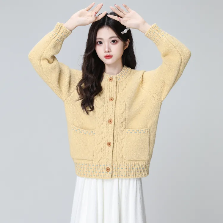 黄色圆领毛衣外套女秋冬2025冬新款复古宽松加厚外穿针织开衫上衣