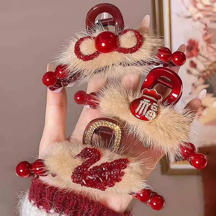 新年红色毛绒珍珠抓夹女2025年新款发夹后脑勺盘发鲨鱼夹发卡发饰