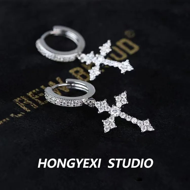 合金耳饰 微镶菱形十字架耳环ins小众锆石满钻耳钉个性百搭气质