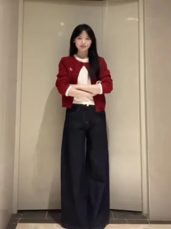 新款秋冬气质休闲红白假两件撞色圆领针织开衫短外套毛衣女牛仔裤