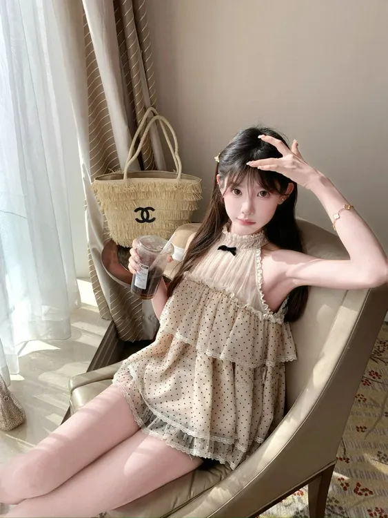 法式气质无袖波点花边上衣女夏季2025新款设计感小众显瘦短裤套装