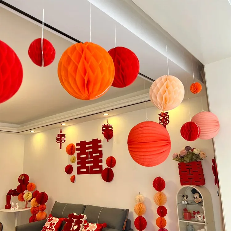 婚房布置蜂窝球背景墙装饰女方新房卧室客厅结婚喜字拉花蜂窝球