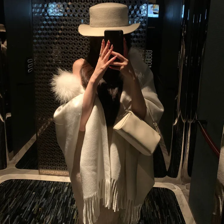 XIONG雯雯子【冷感御姐】毛领貉子毛开襟V领流苏披肩斗篷