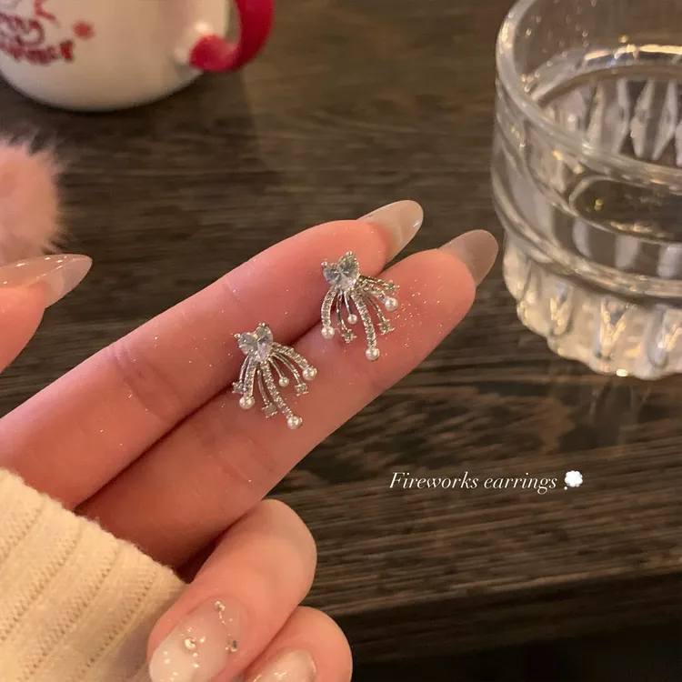 铜合金锆石耳饰 秋冬气质闪锆爱心烟花耳环女精致百搭耳针耳饰