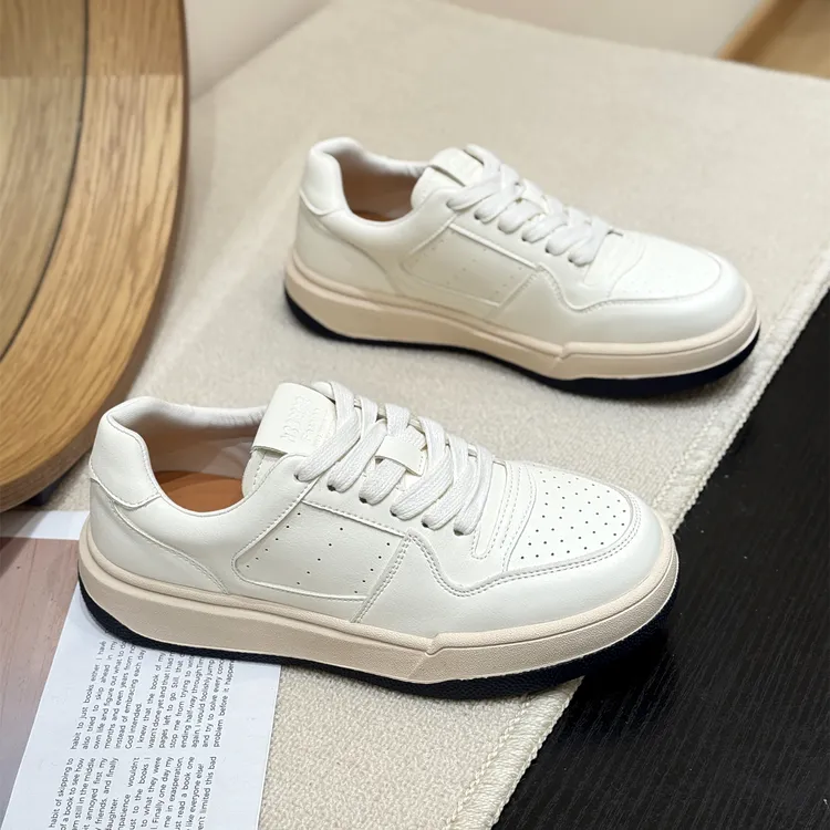网红爆款真皮超火简约小白鞋女2025新款秋季时髦小众厚底休闲板鞋