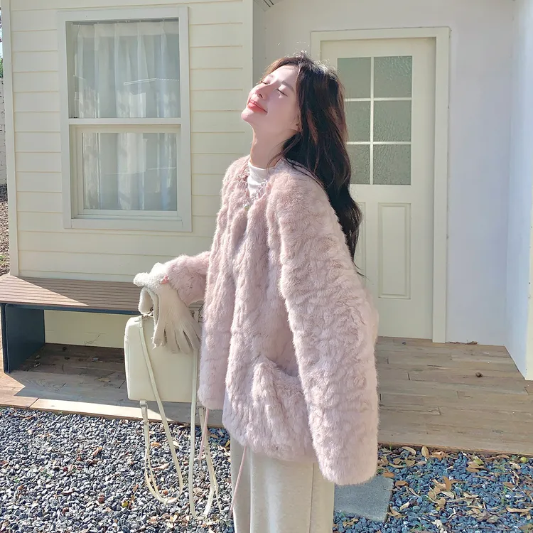 粉色超好看环保皮草女2025冬季新款高级感小个子皮毛一体加厚外套